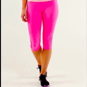 Lululemon Run Pace Crop hot pink size 6 NWT